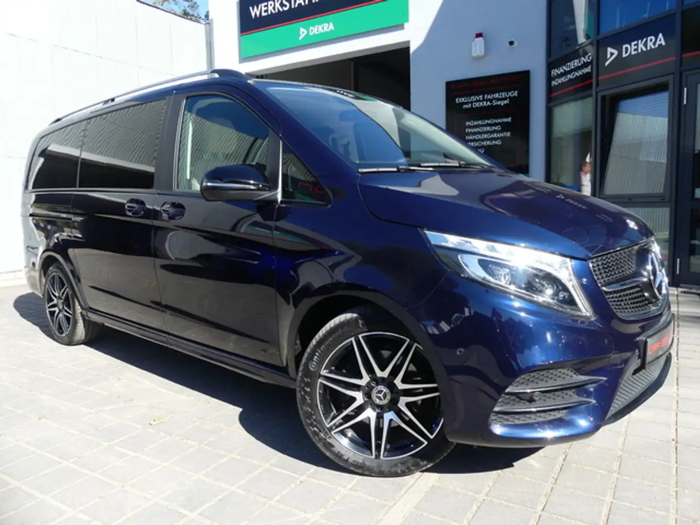 Mercedes-Benz V 300 d 4Mat Avantgarde AMG 3xE-TÜR/AIRMAT/LED/MBUX Bleu - 1