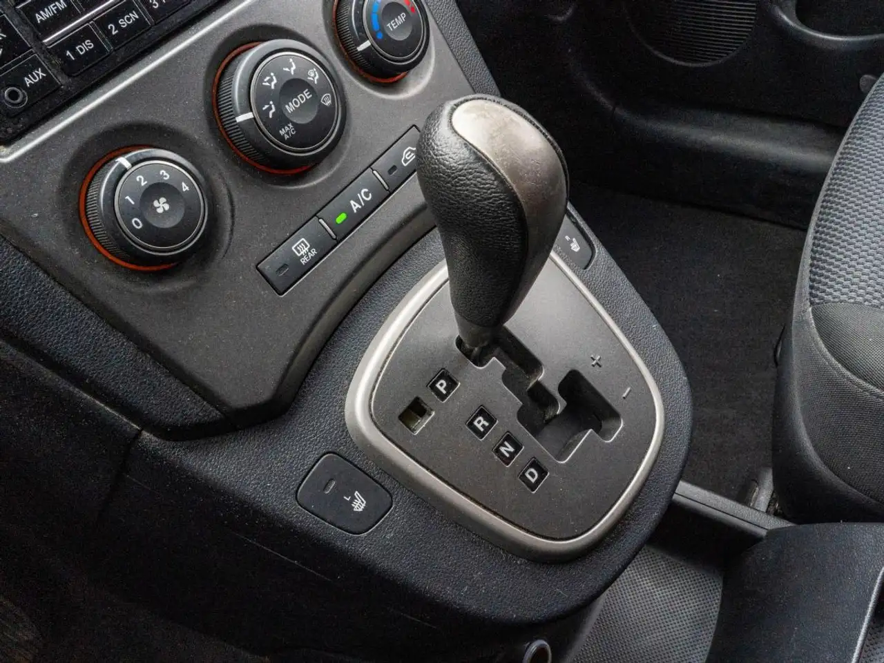 Kia Rondo снимка Kia Rondo