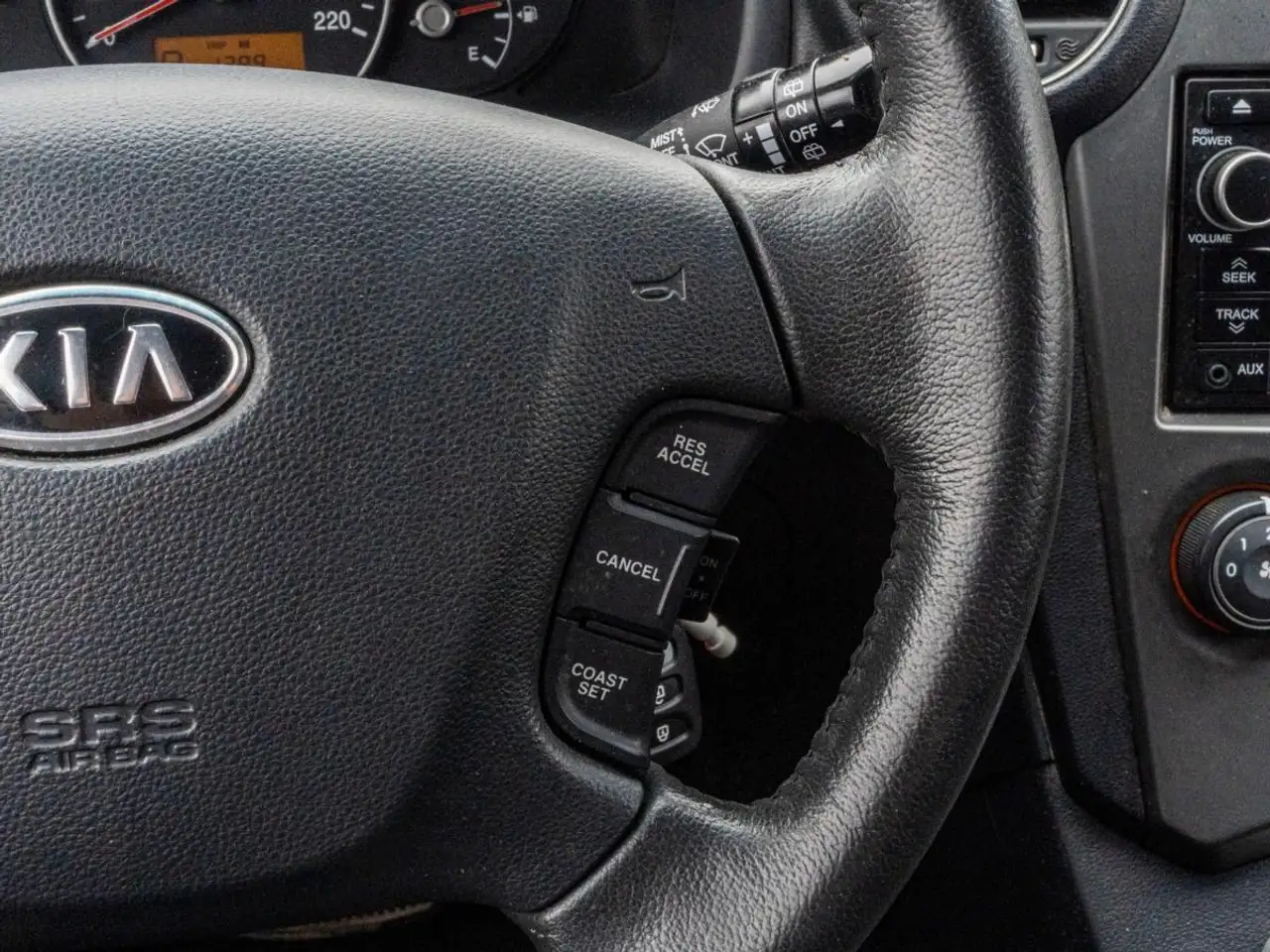 Kia Rondo снимка Kia Rondo
