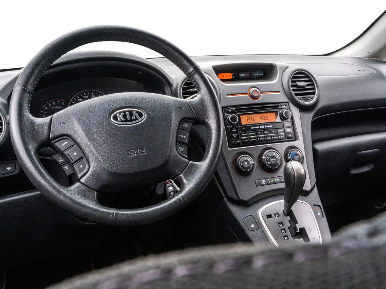 Kia Rondo снимка Kia Rondo
