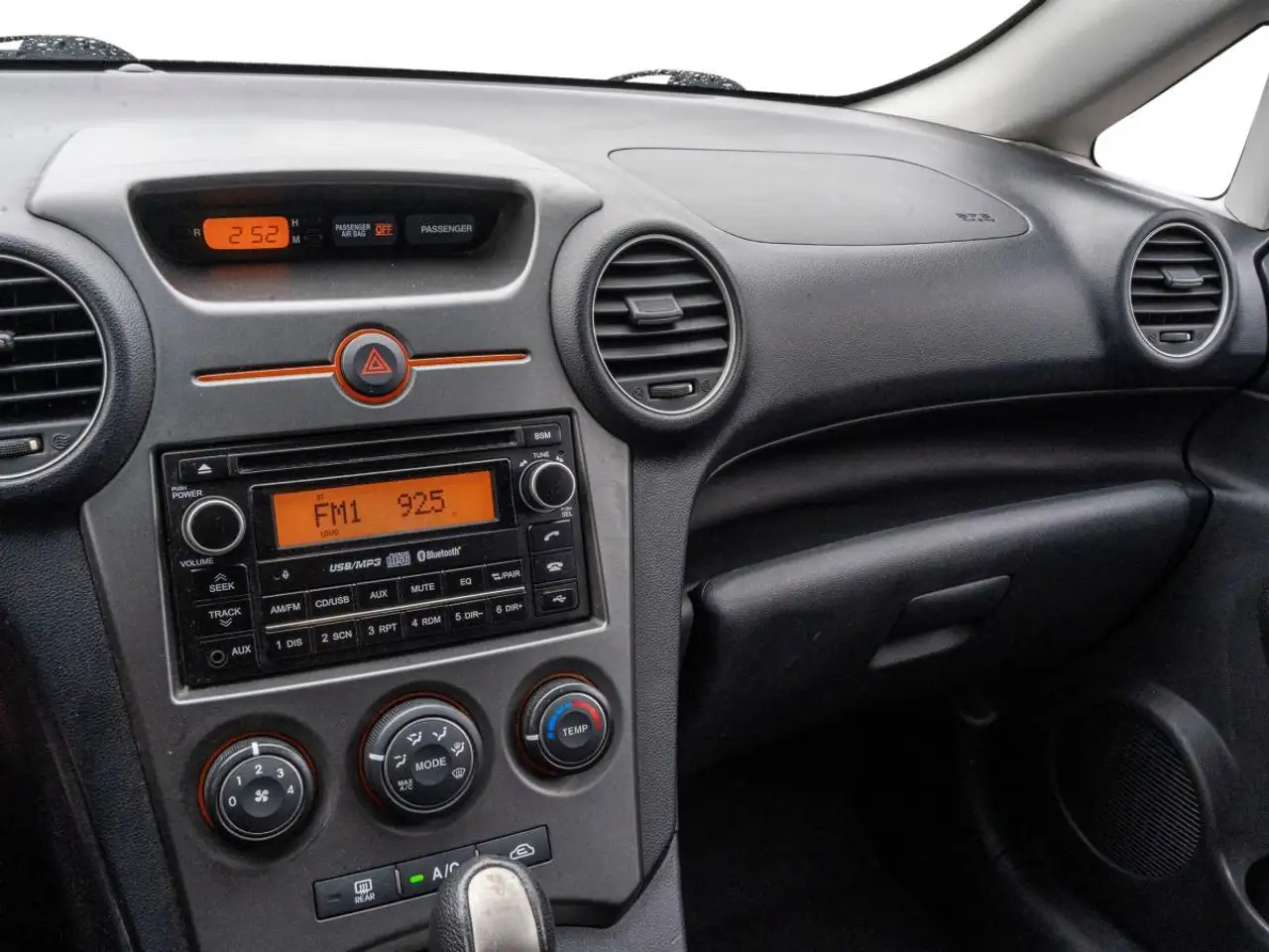 Kia Rondo снимка Kia Rondo