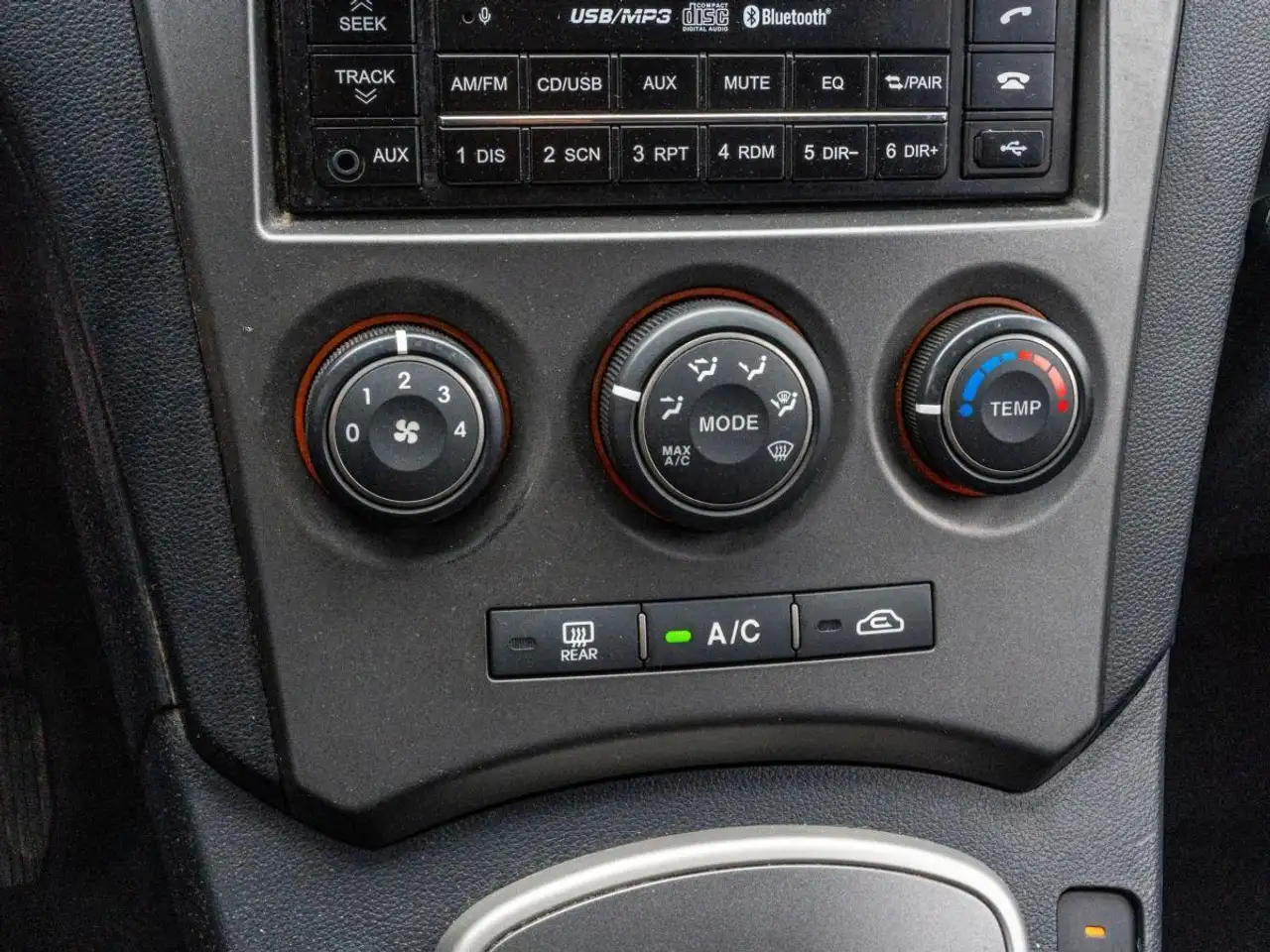 Kia Rondo снимка Kia Rondo