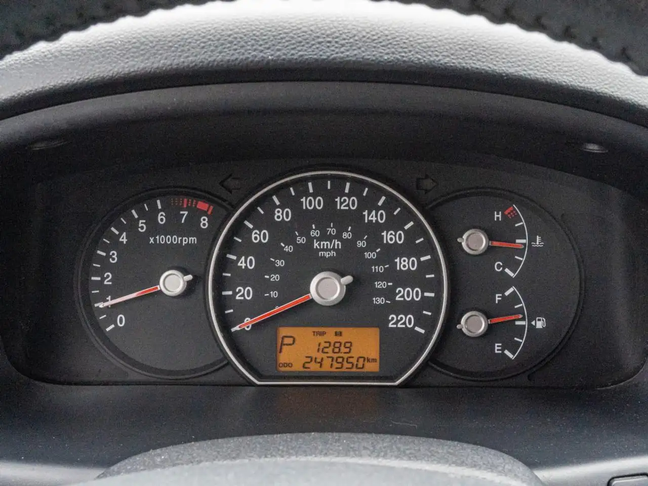 Kia Rondo снимка Kia Rondo