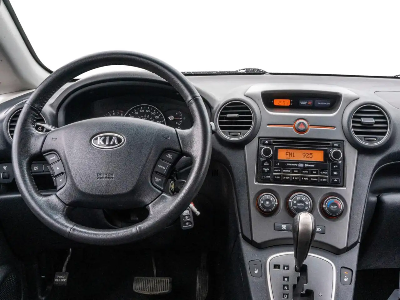Kia Rondo снимка Kia Rondo