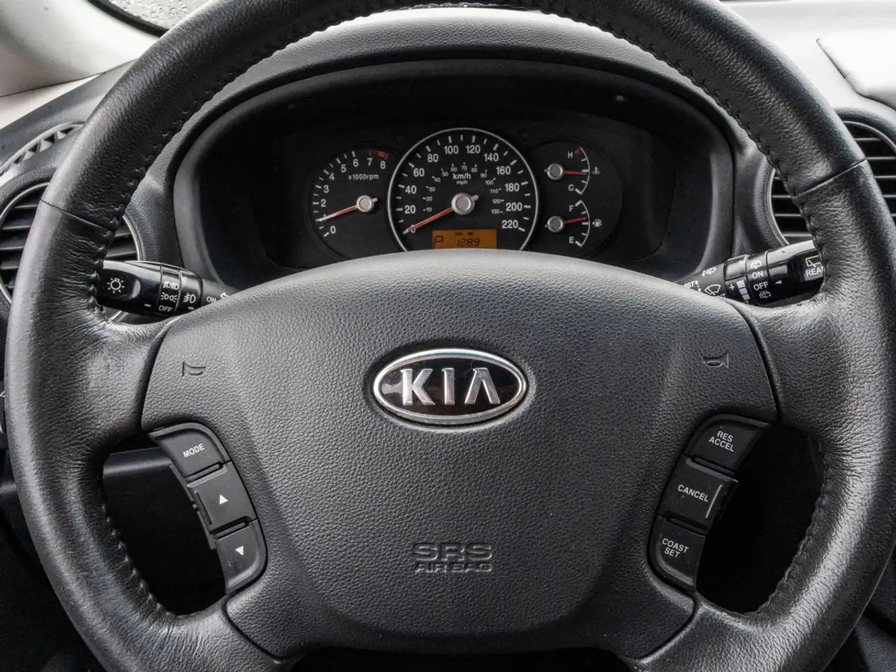 Kia Rondo снимка Kia Rondo