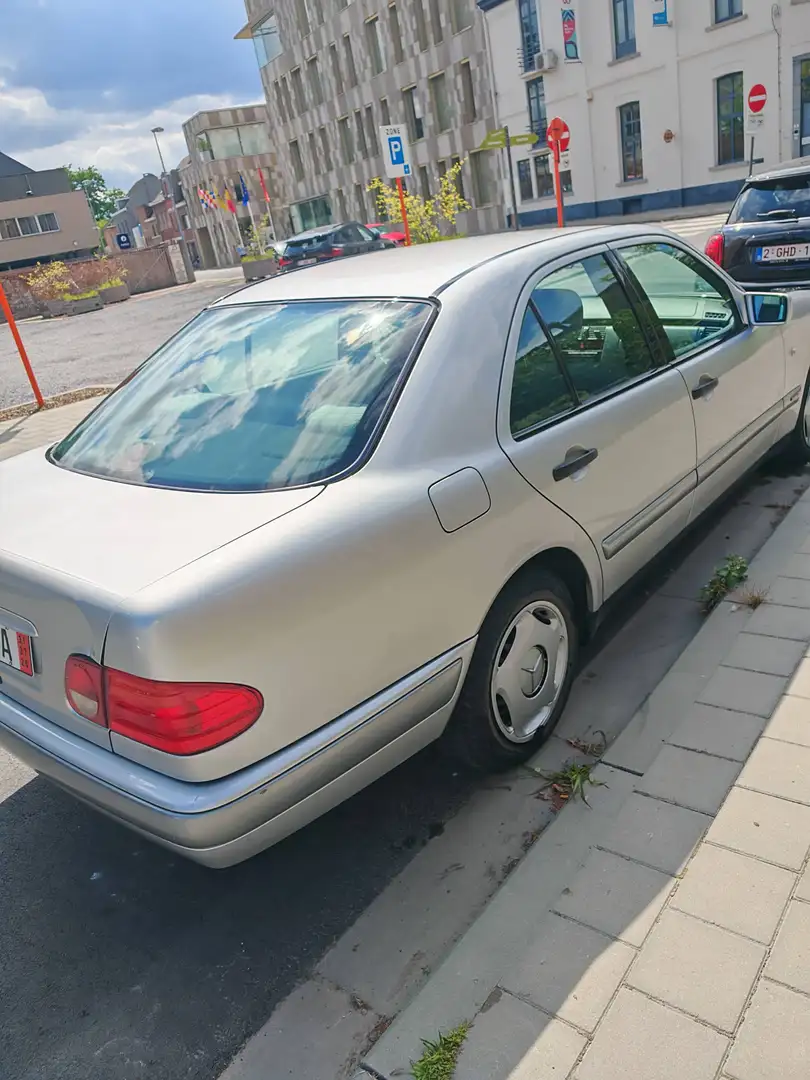 Mercedes-Benz E 290 E 290 Turbo Classic Silber - 2