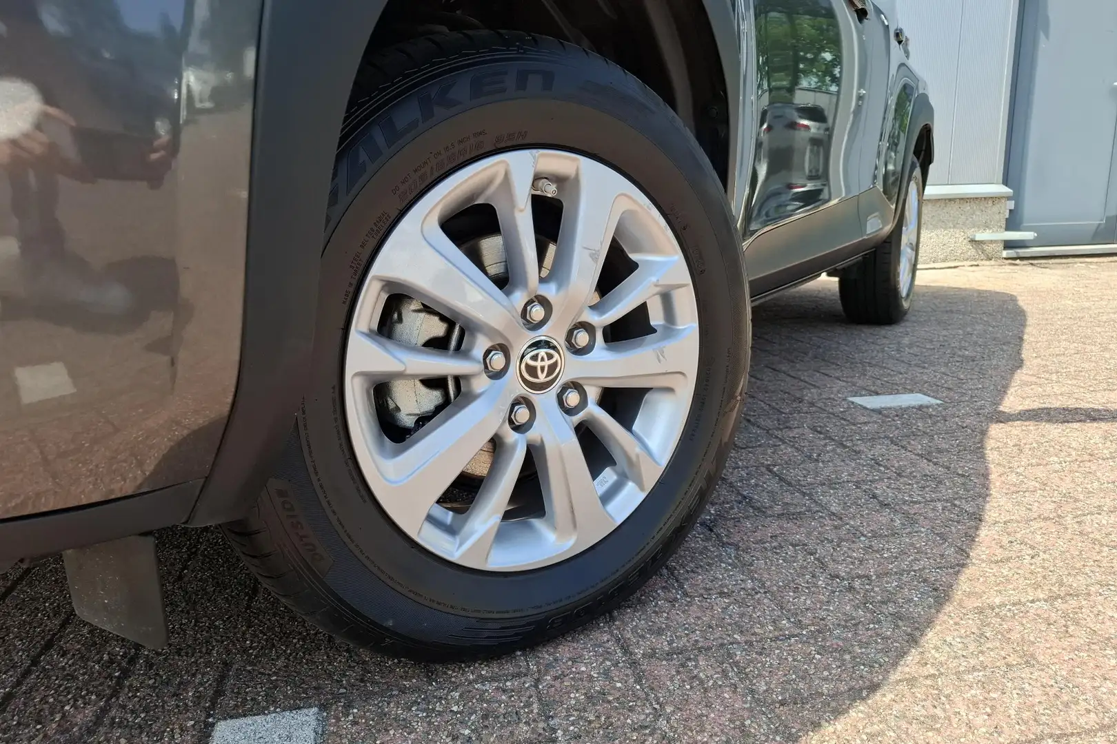 Toyota Yaris Cross 1.5 Hybrid Dynamic Edition Navigatie, Parkeersenso Grijs - 2