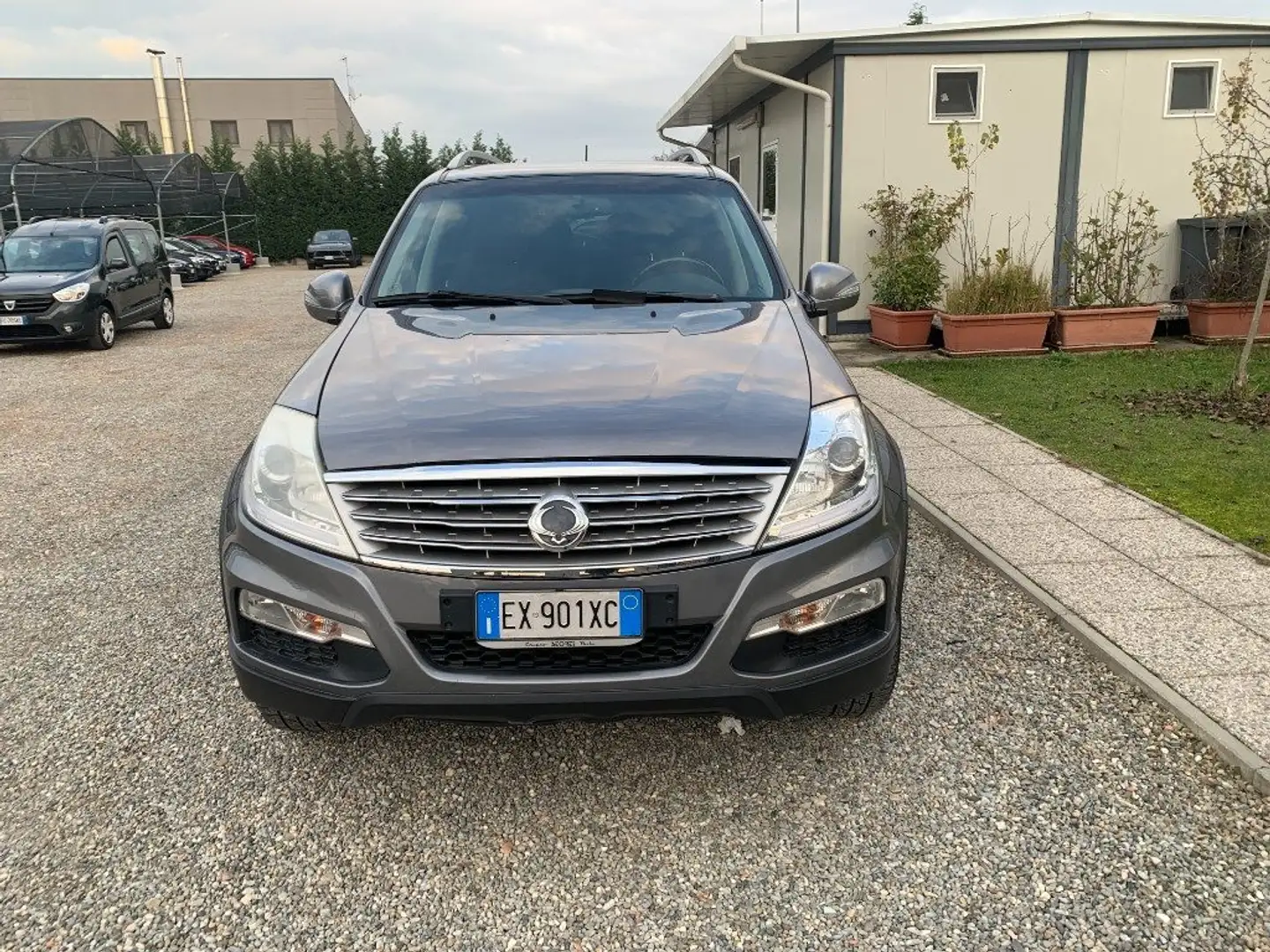 SsangYong Rexton W 2.0 Xdi 4WD A/T Top Grau - 2