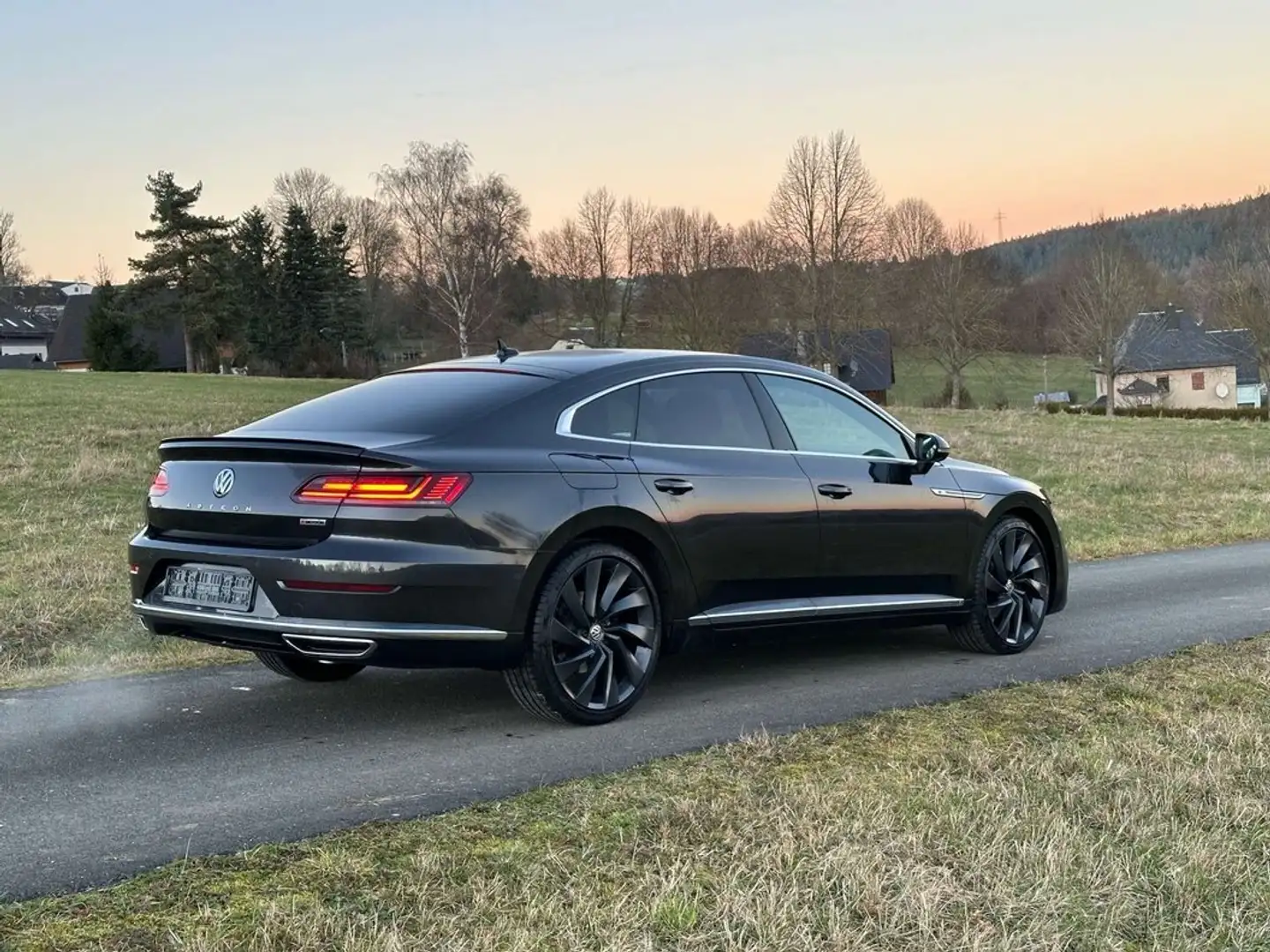 Volkswagen Arteon Arteon 2.0 TDI SCR 4Motion DSG R-Line Edition Schwarz - 2