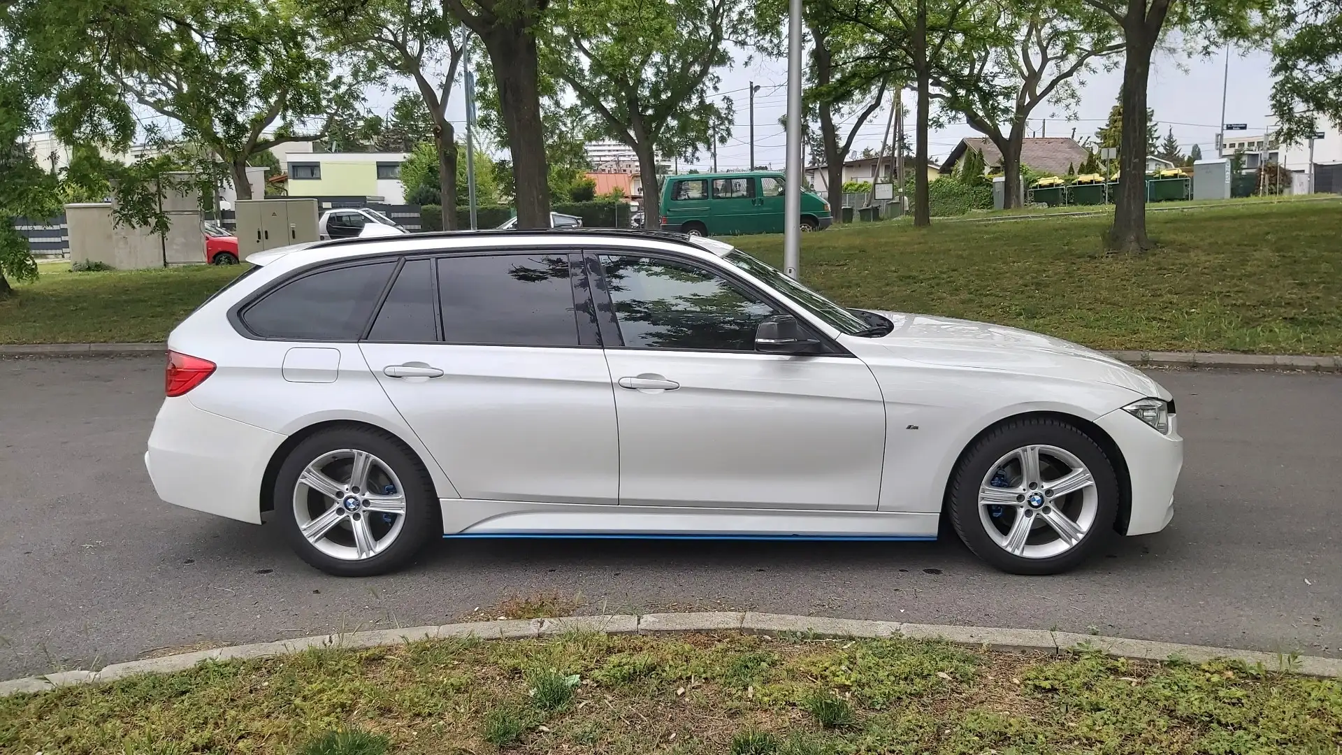 BMW 318 318d Touring Österreich-Paket Aut. - 2