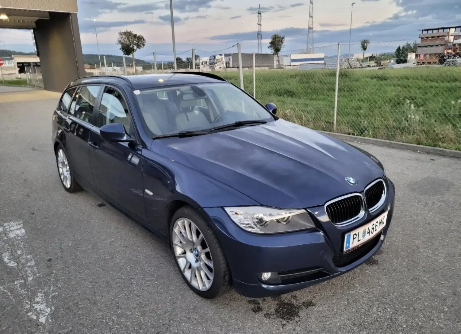 BMW 318 318i Touring - 1