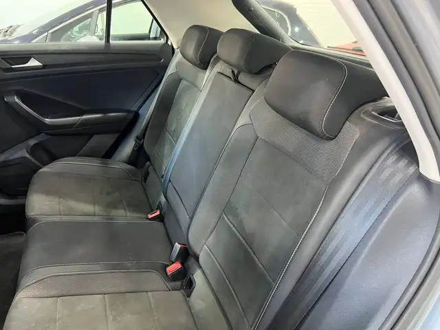 Volkswagen T-Roc view 13