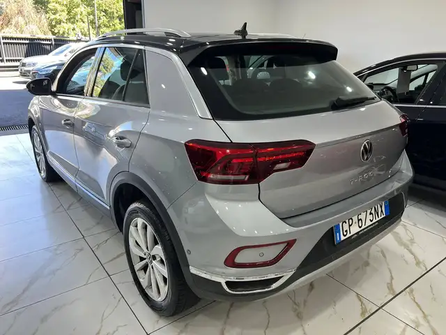 Volkswagen T-Roc view 4
