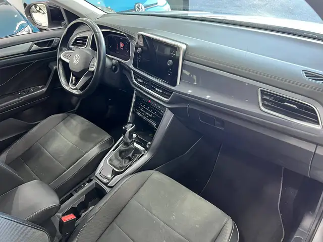Volkswagen T-Roc view 12