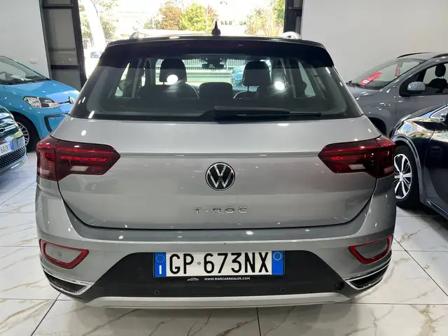 Volkswagen T-Roc view 5