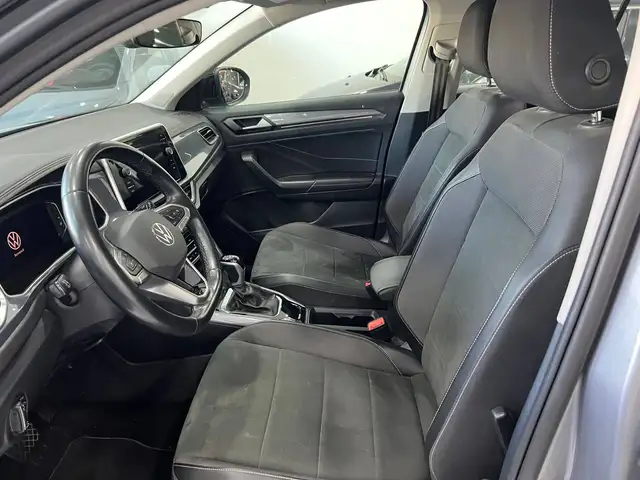 Volkswagen T-Roc view 8