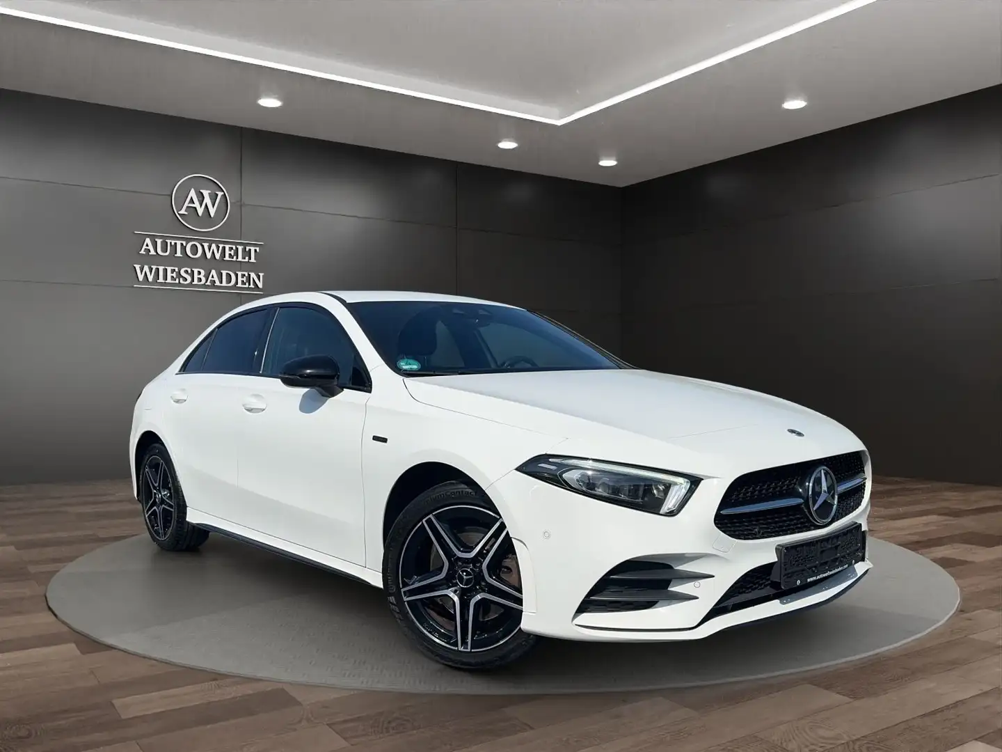 Mercedes-Benz A 250 e | AMG | Multibeam | Edition | Blanc - 1