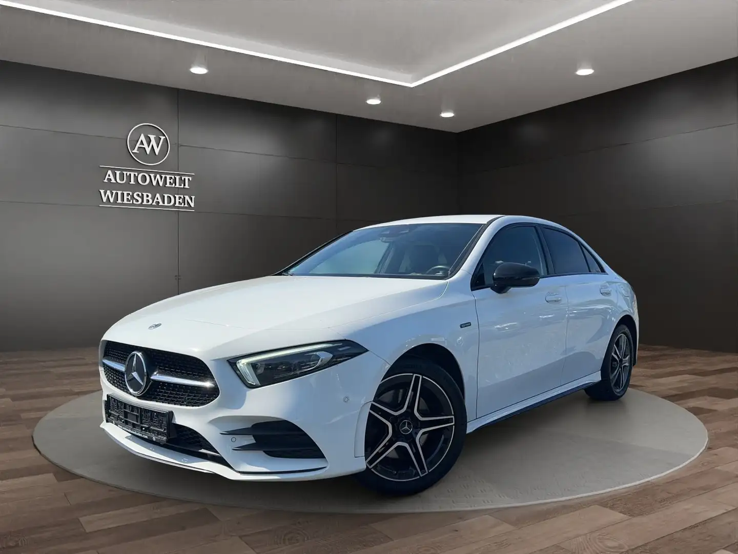 Mercedes-Benz A 250 e | AMG | Multibeam | Edition | Blanc - 2