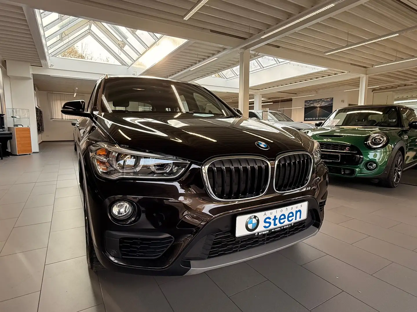 BMW X1 X1 sDrive18i Advantage Braun - 1