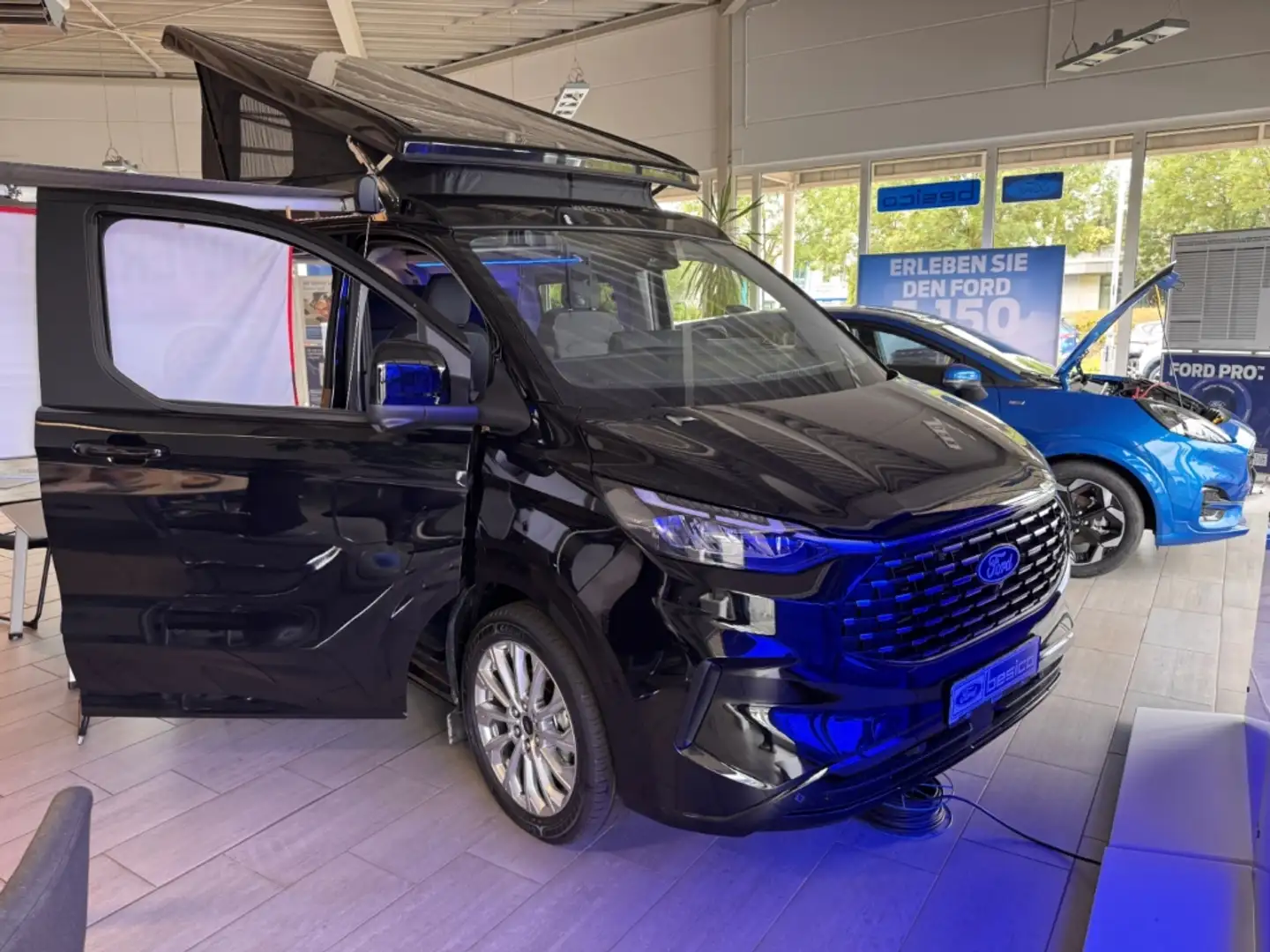 Ford Transit Custom Nugget Titanium 320L1 4x4+NAV+LMF Schwarz - 1