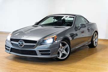 ** ROADSTER ** Driving Assistance Package * Blind Spot Assist * Rain Sensor * Glass Roof * Bi-Xenon Headlights / Ense