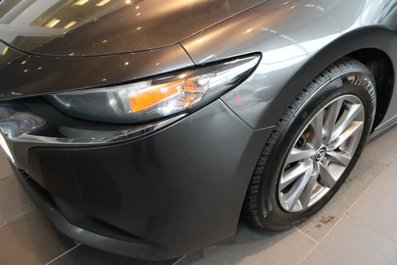 Mazda 3 снимка Mazda 3