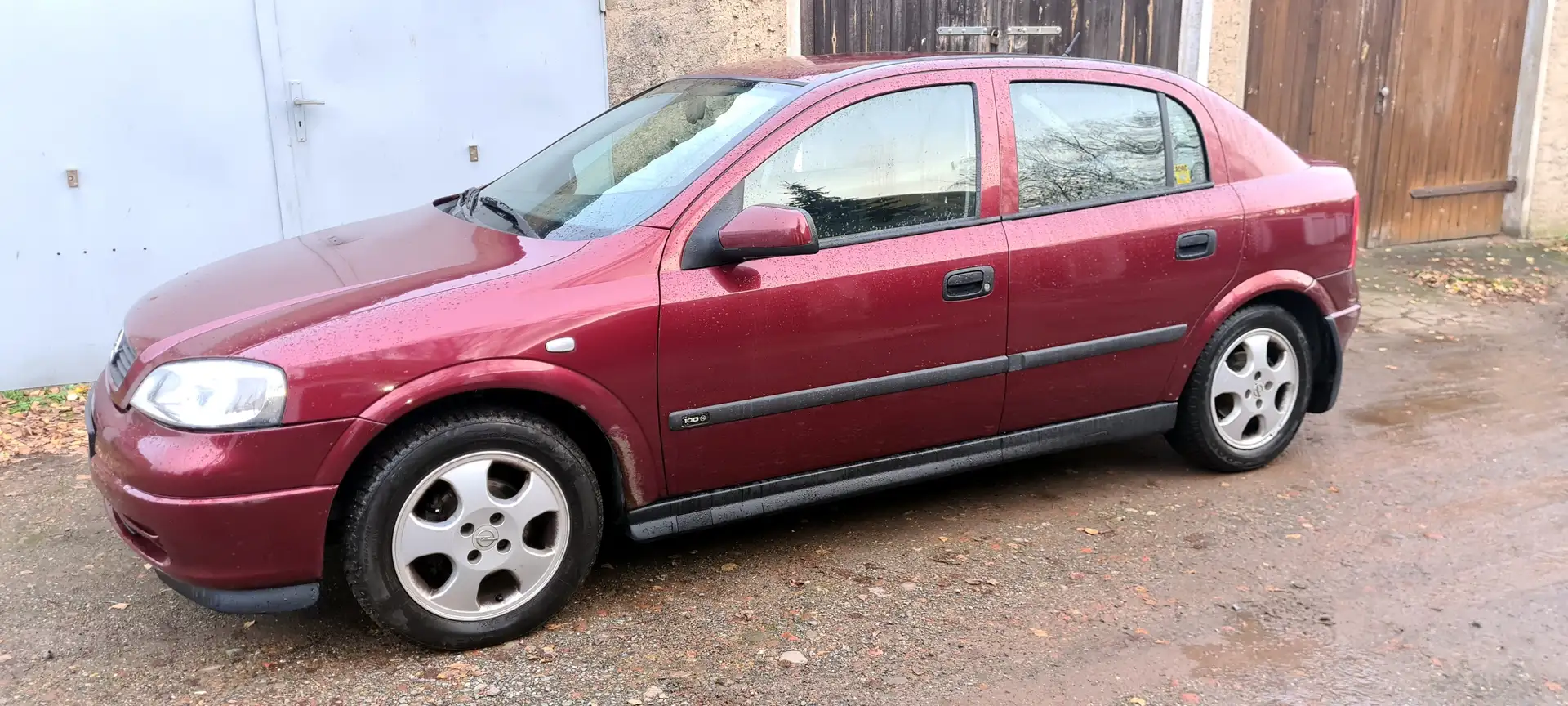 Opel Astra Astra 1.6 Edition 100 Rot - 2