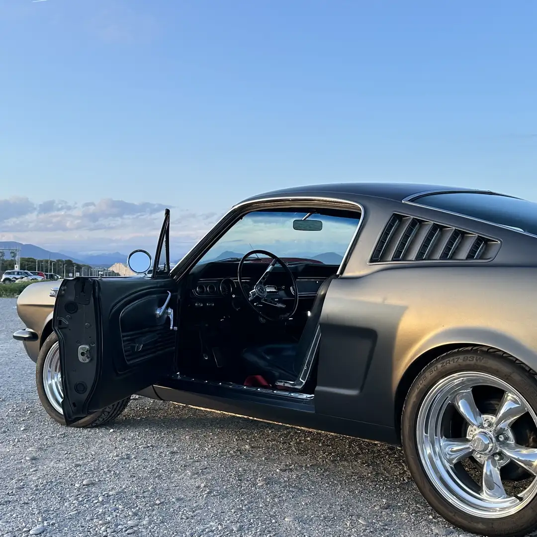 Ford Mustang - 2