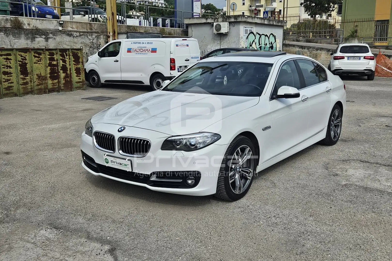 BMW 525 525d xDrive Luxury Wit - 1
