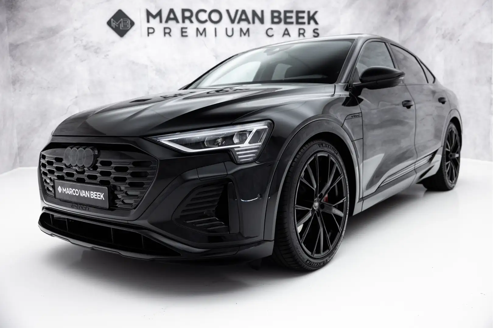 Audi Q8 e-tron Sportback 50 quattro S Edition 95 kWh | Pano | 22" Zwart - 1