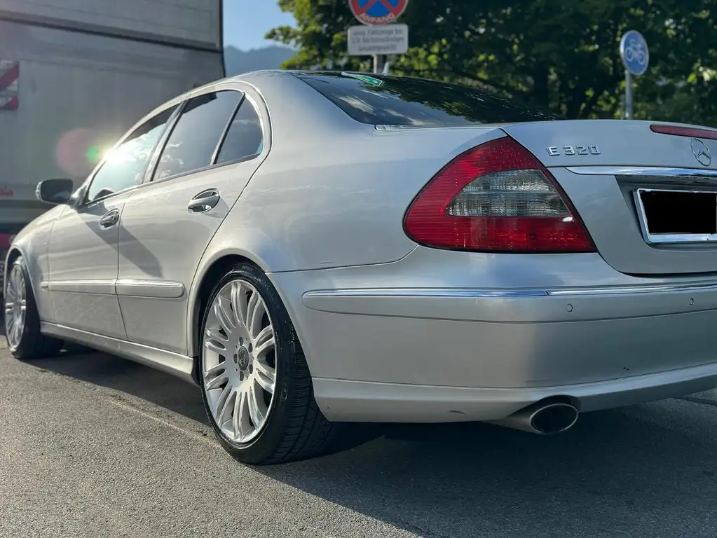 Mercedes-Benz E 320 2007 из Европы — купить под ключ