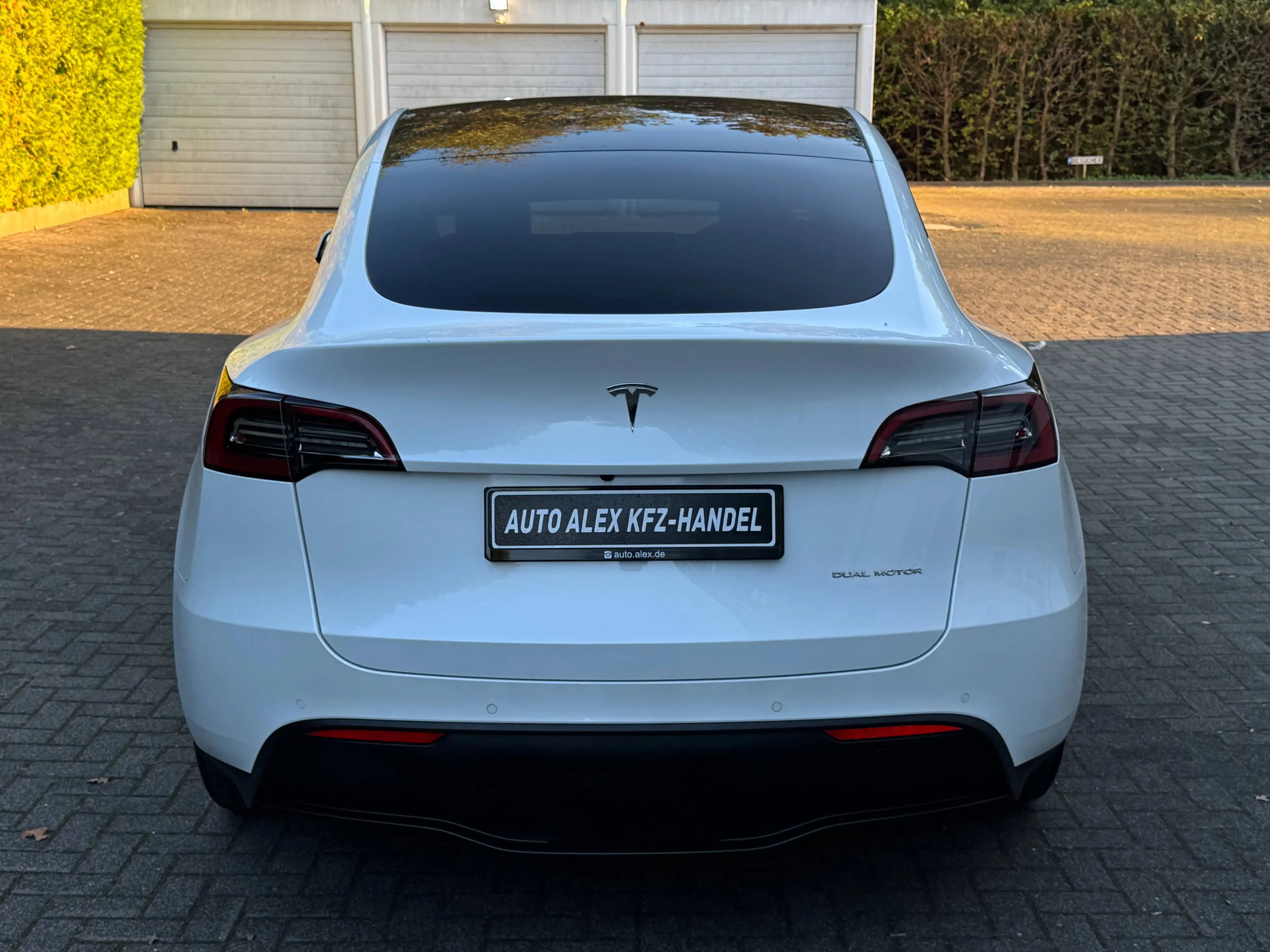 Tesla Model Y Long Range Dual AWD — photo 8