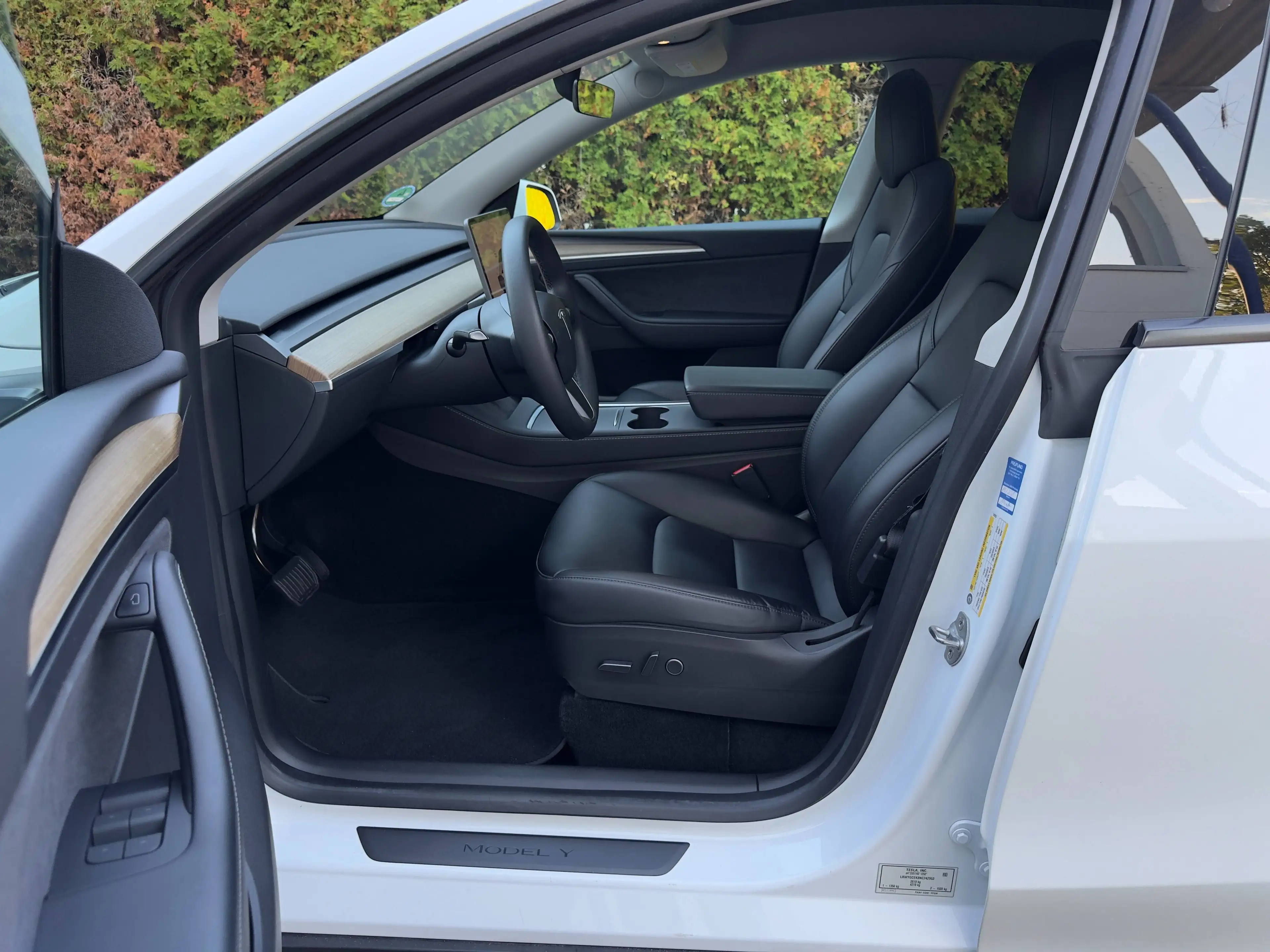 Tesla Model Y Long Range Dual AWD — photo 9