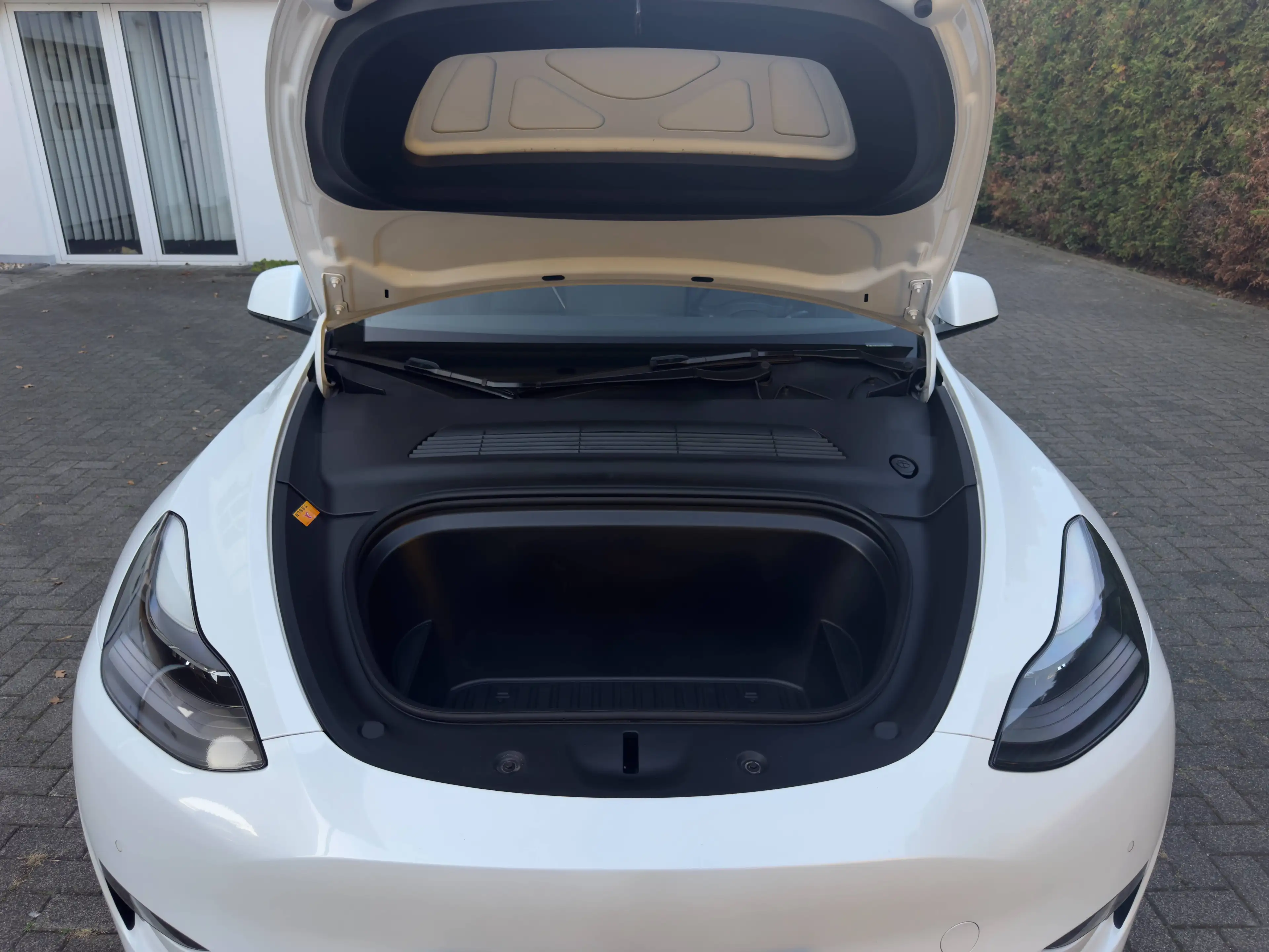 Tesla Model Y Long Range Dual AWD — photo 14
