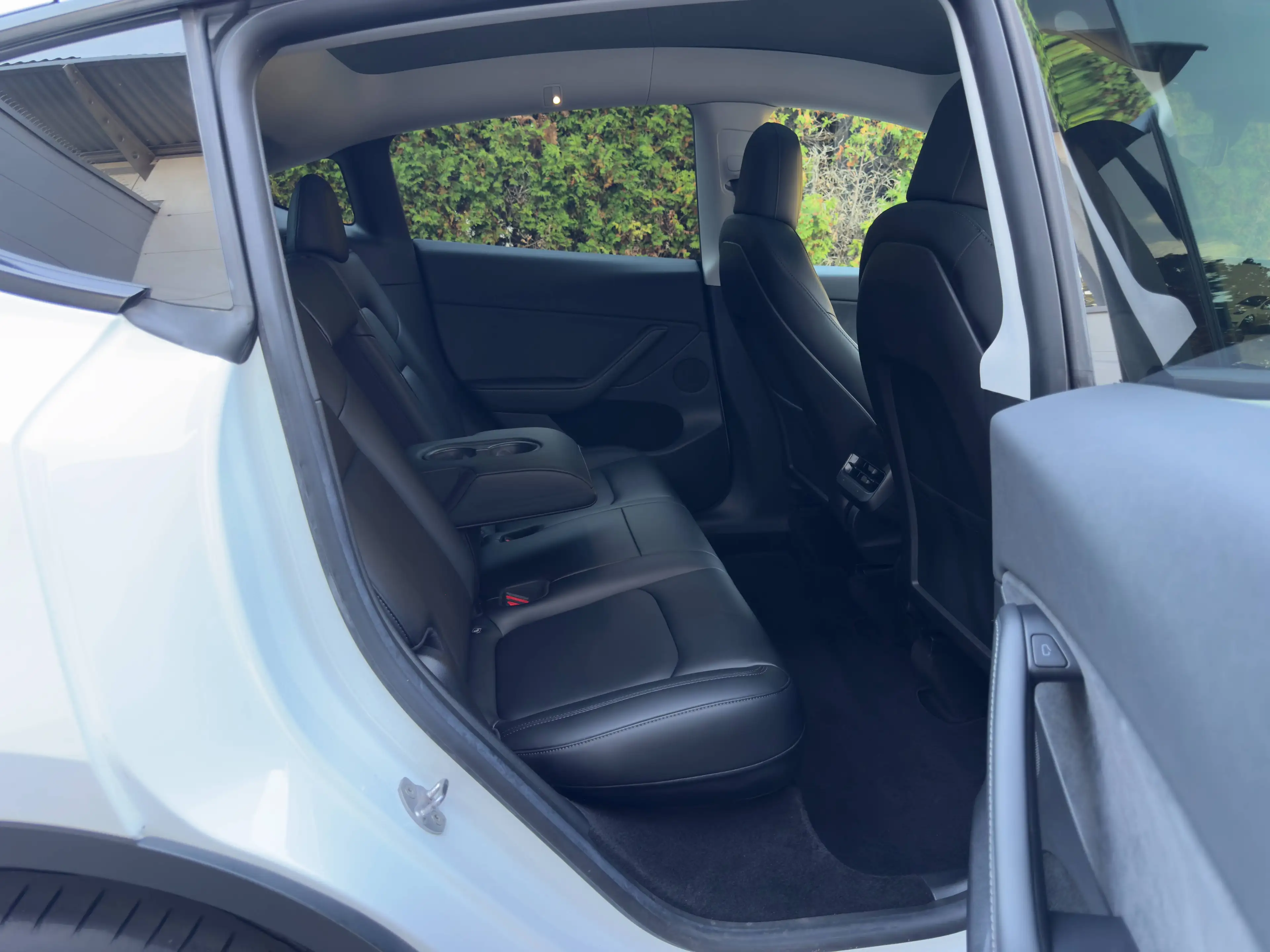 Tesla Model Y Long Range Dual AWD — photo 10