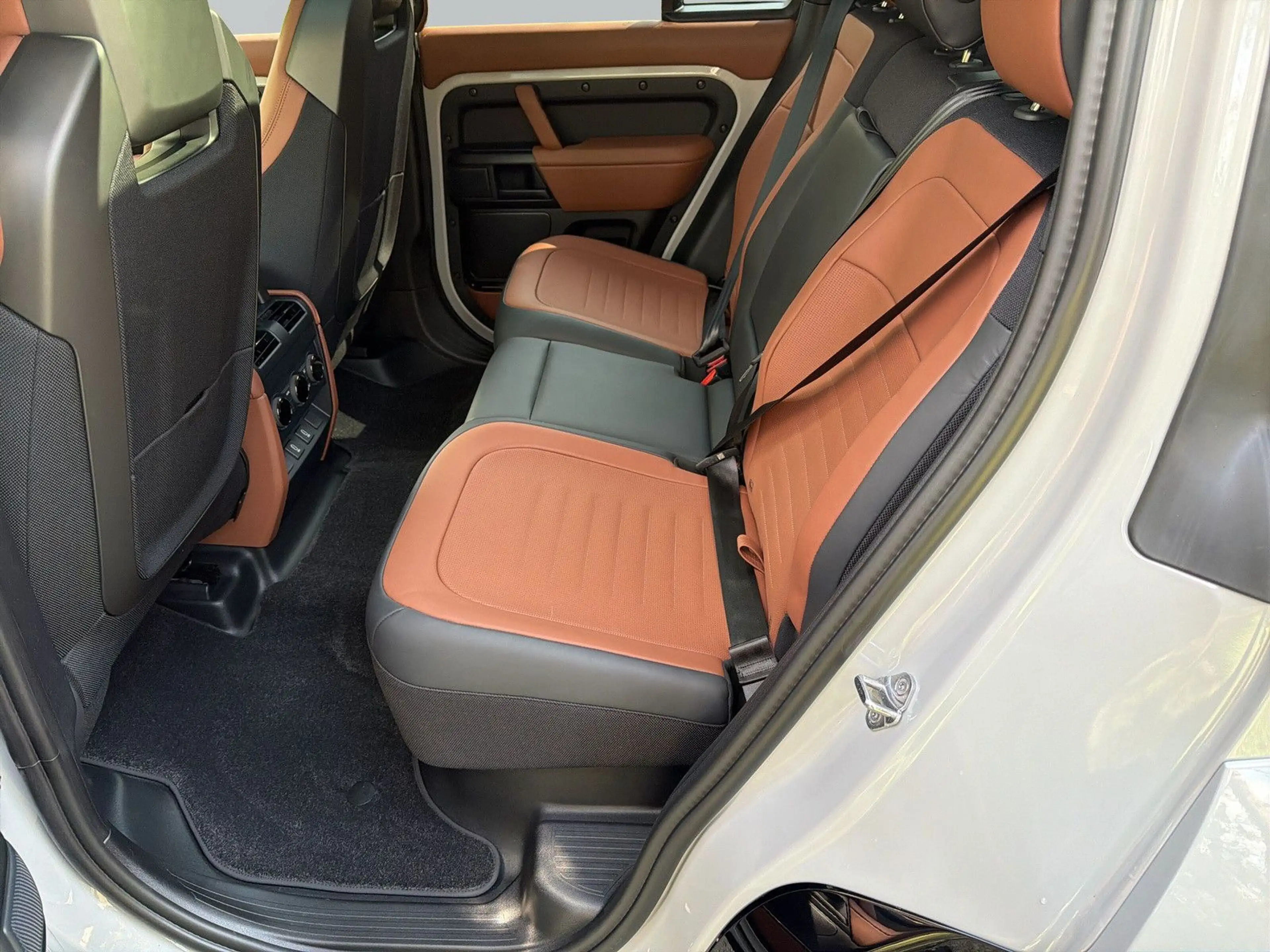 Land Rover Defender 110 OCTA P635 Edition One *Pano *Headup — photo 10
