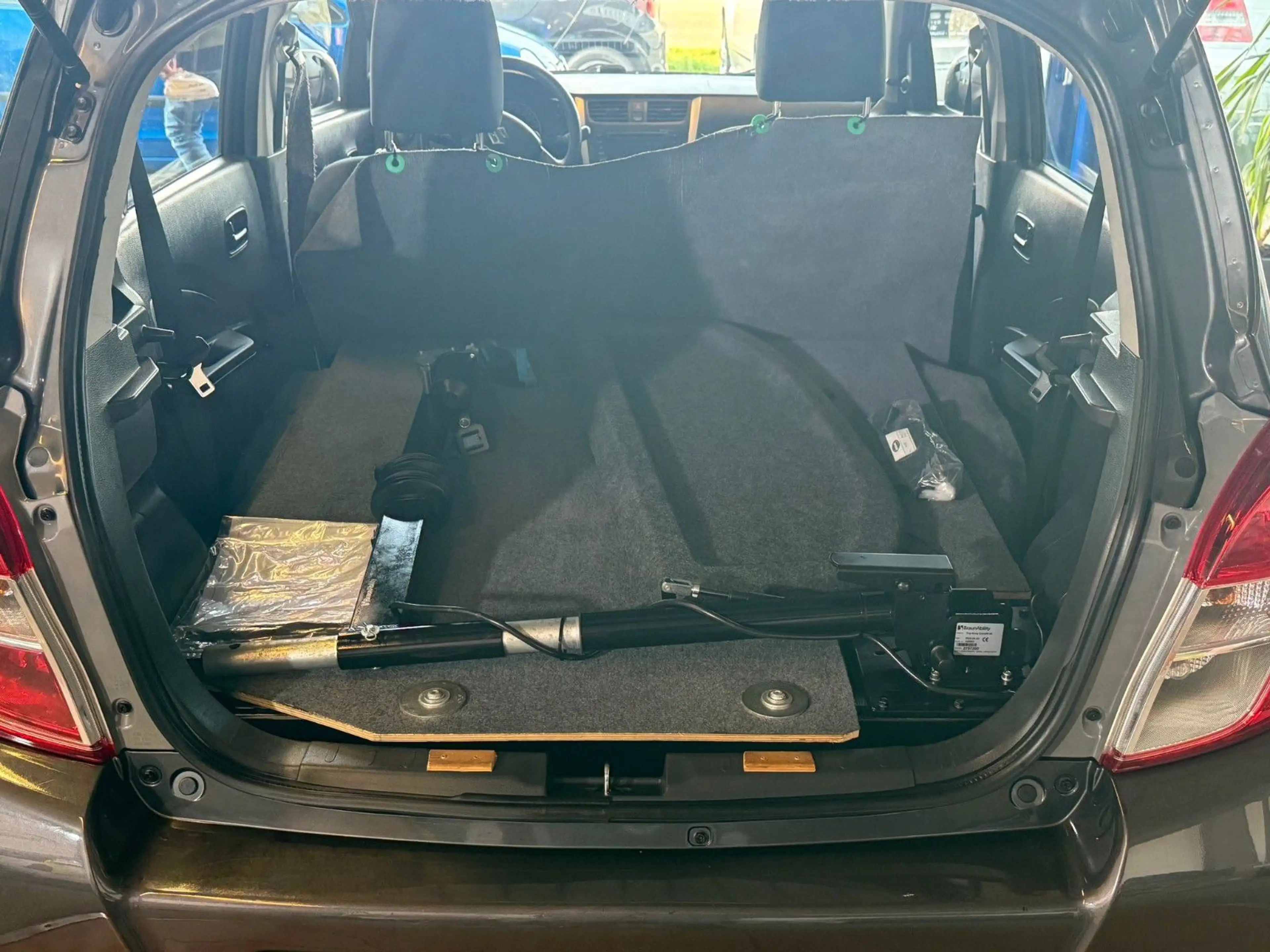 Suzuki Celerio Comfort 1. Hand Rollstuhllift — photo 12