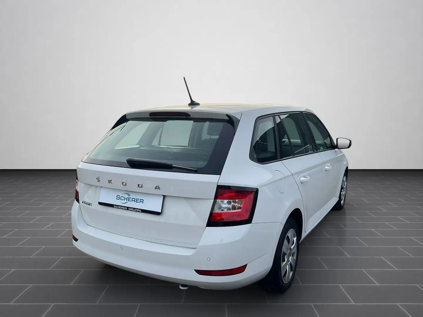Skoda Fabia Combi Active 1.0 MPI DAB BT KLIMA Weiß - 2