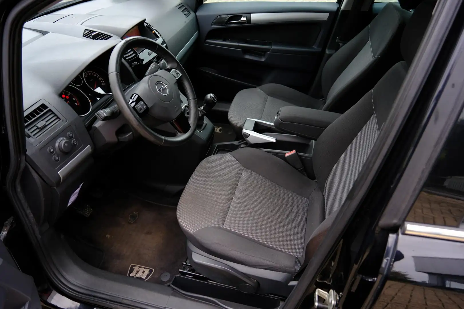 Opel Zafira 1.8 111 years Edition 7-pers Navi|1e Eig|Airco|LMV Zwart - 2