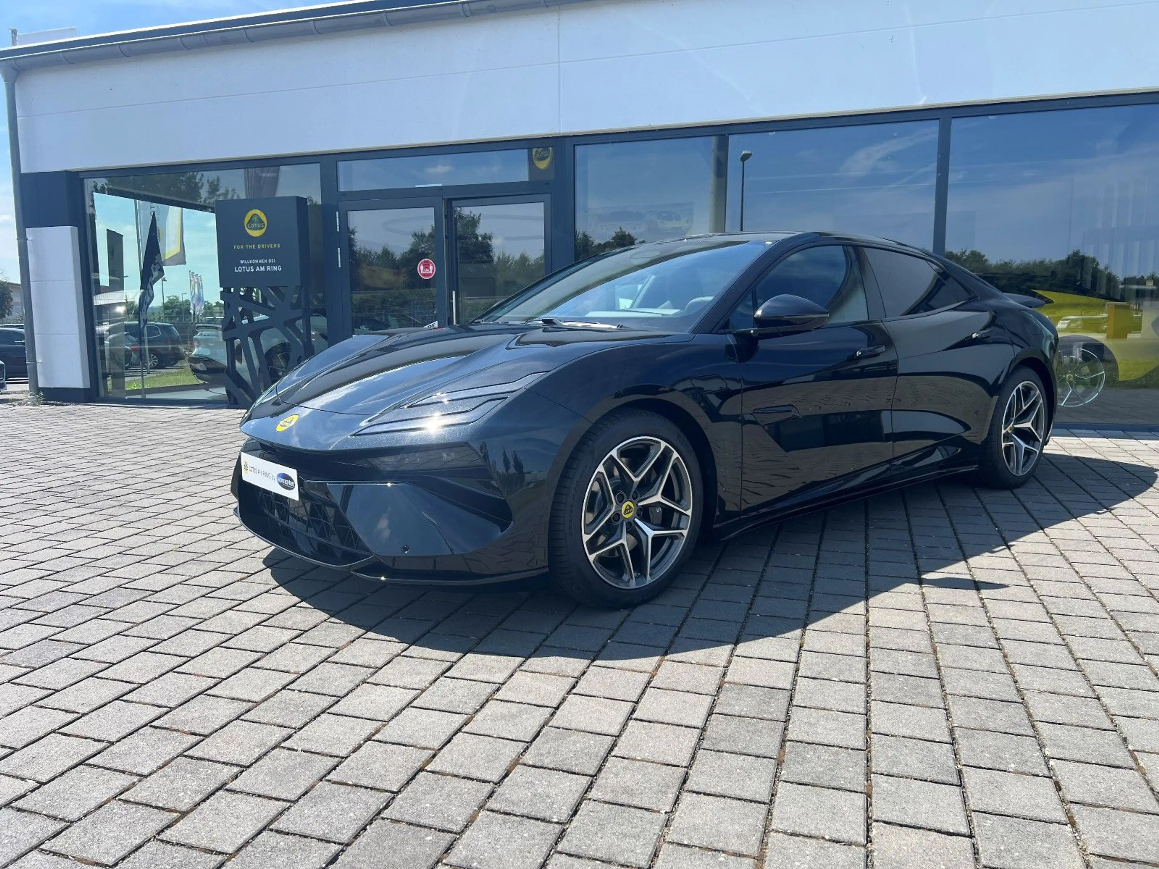 Lotus Emeya *Tour Pack, Highway Assist *Lotus am Ring*