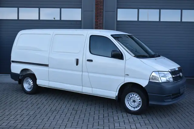 Toyota Hiace 2.5 D-4D LWB Comfort
