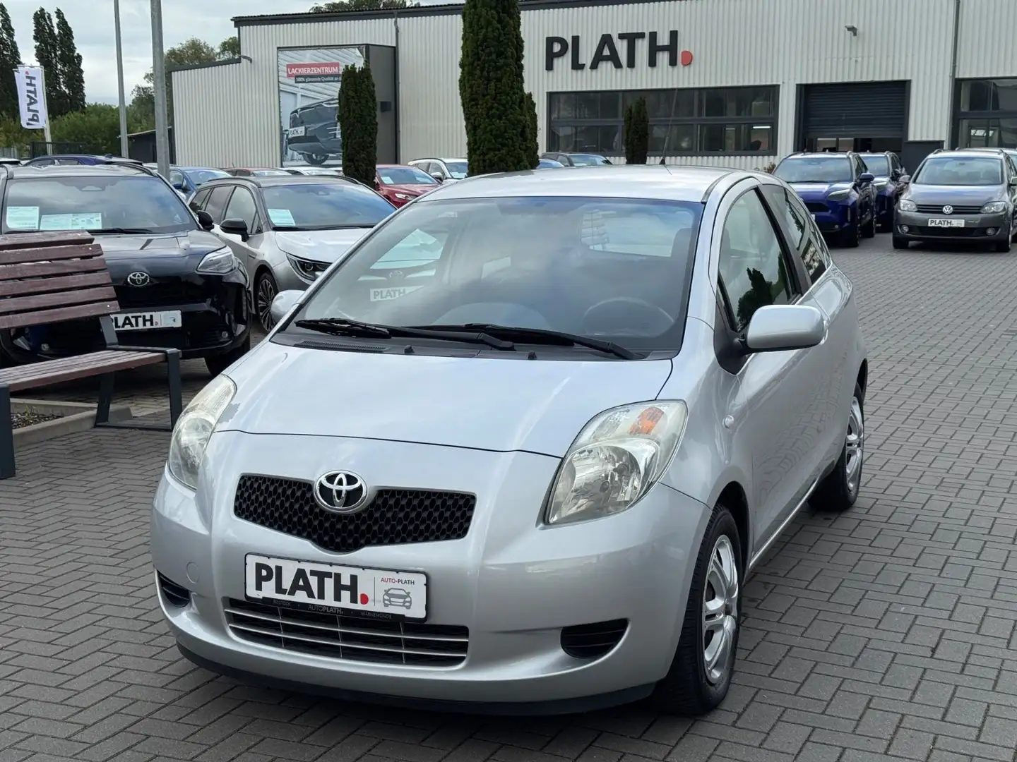 Toyota Yaris Sol Silber - 1