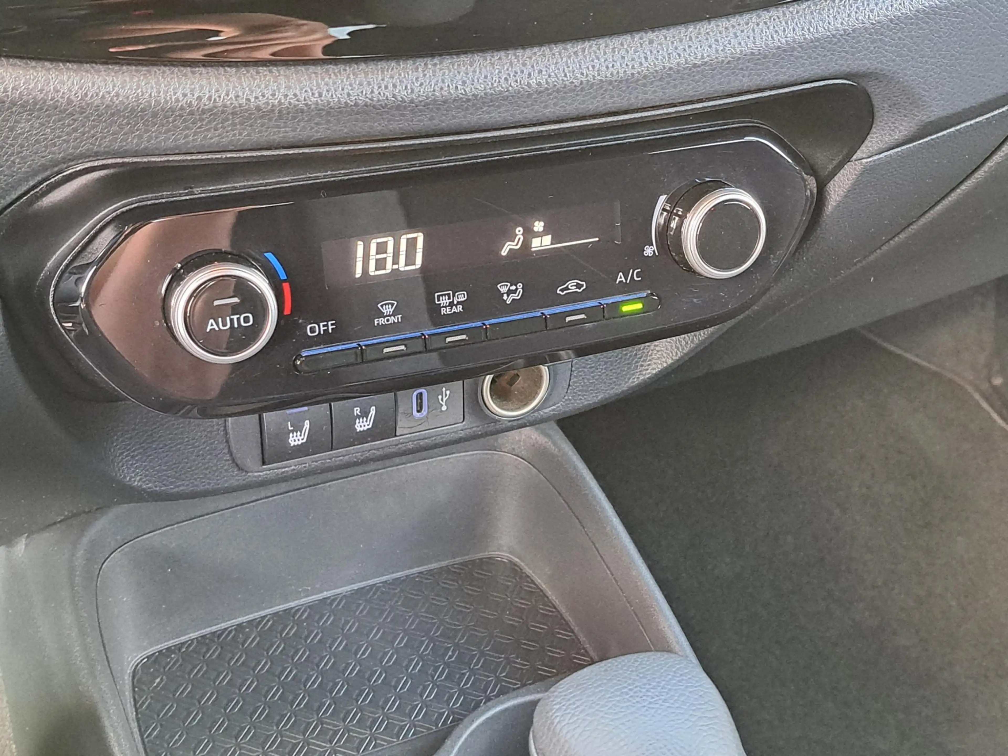 Toyota Aygo X First Automaat STOELVERWARMING ADAPTIVE CRUISE CON — photo 18
