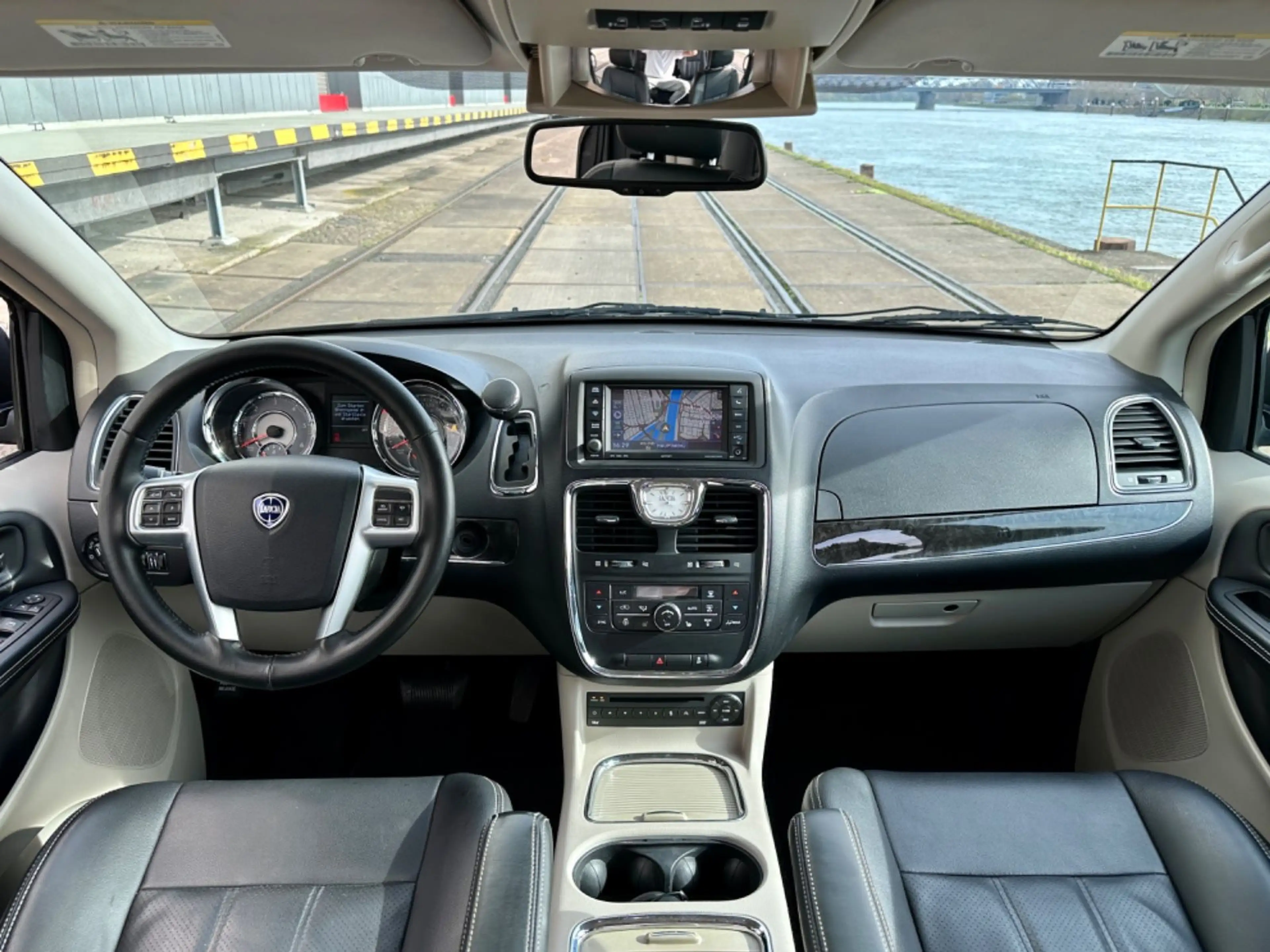 Lancia Voyager 2.8 MultiJet 16v Gold Automatik — photo 7