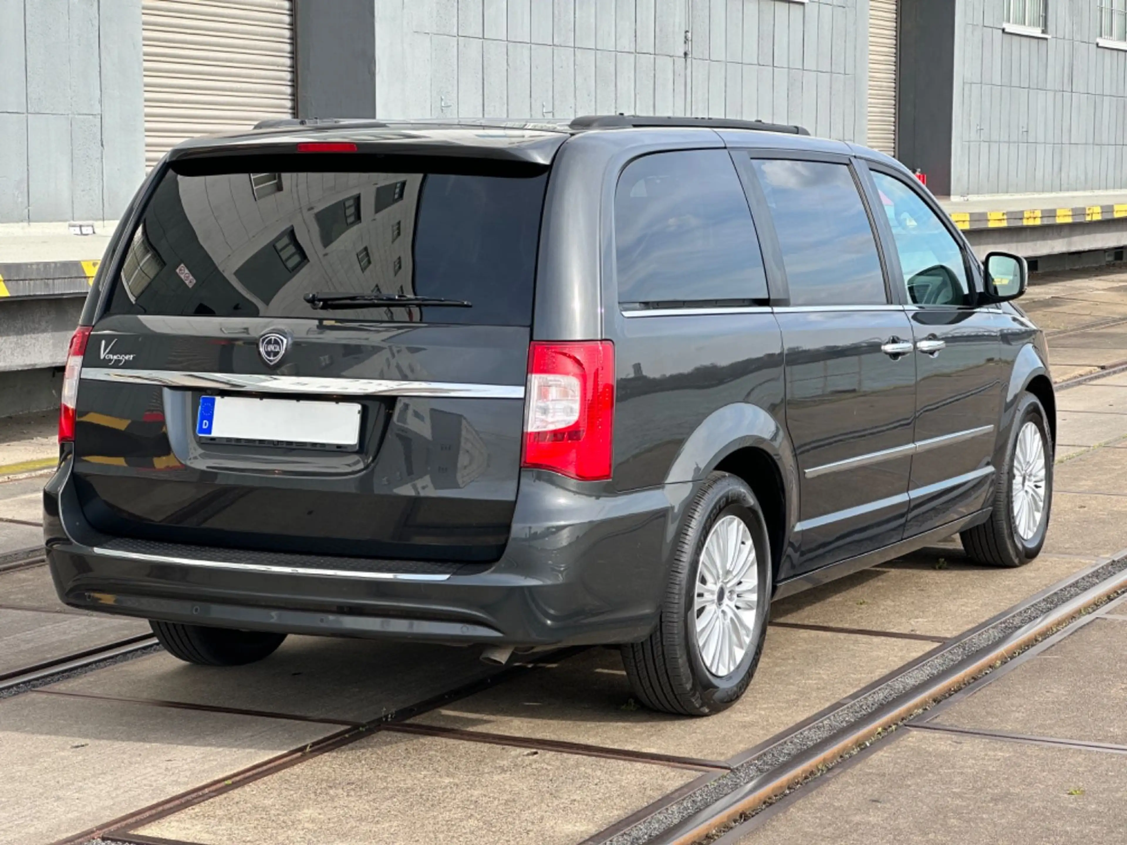 Lancia Voyager 2.8 MultiJet 16v Gold Automatik — photo 4