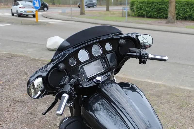 Harley-Davidson Street Glide - foto 5