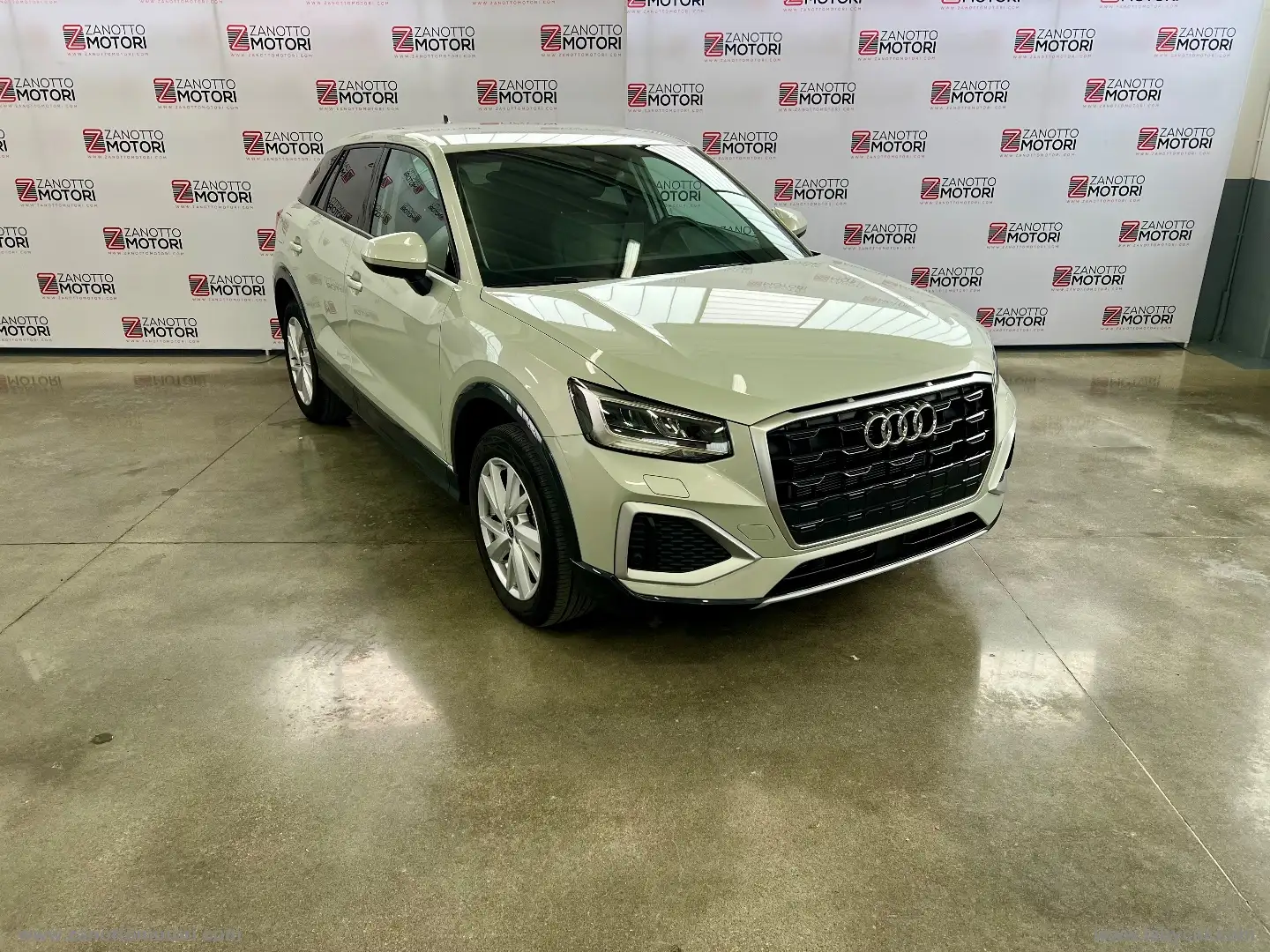 Audi Q2 35 TDI S tronic Business Advanced Argento - 2