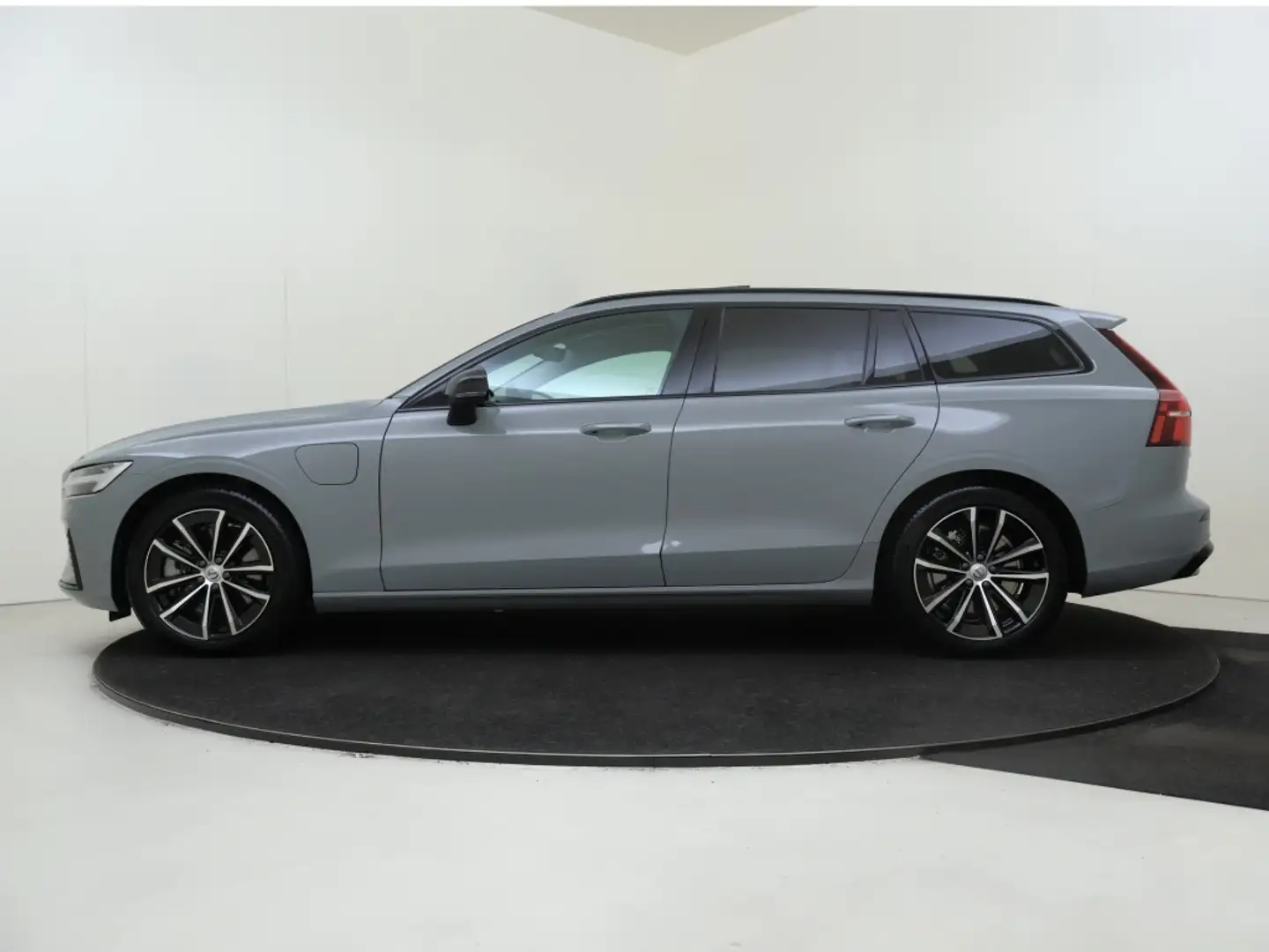 Volvo V60 T6 AWD Plus Dark | Trekhaak | Panoramadak | Dodeho Grau - 2
