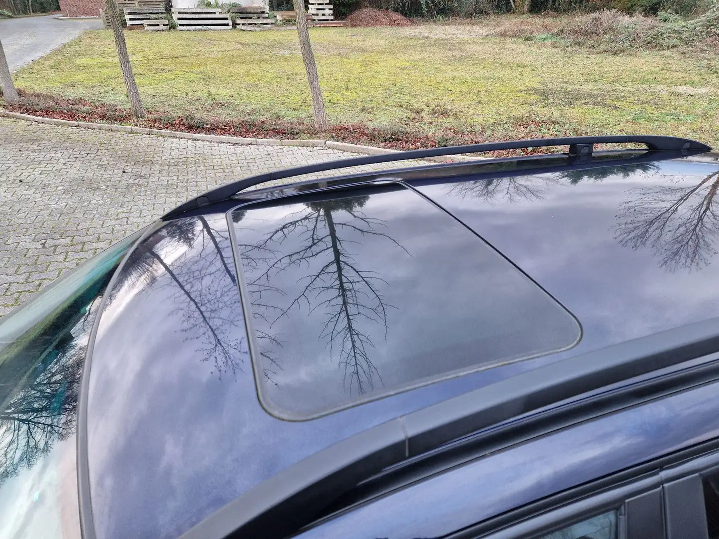 BMW 320 i touring Edition Sport a.AHK Navi Leder SD Schwarz - 2