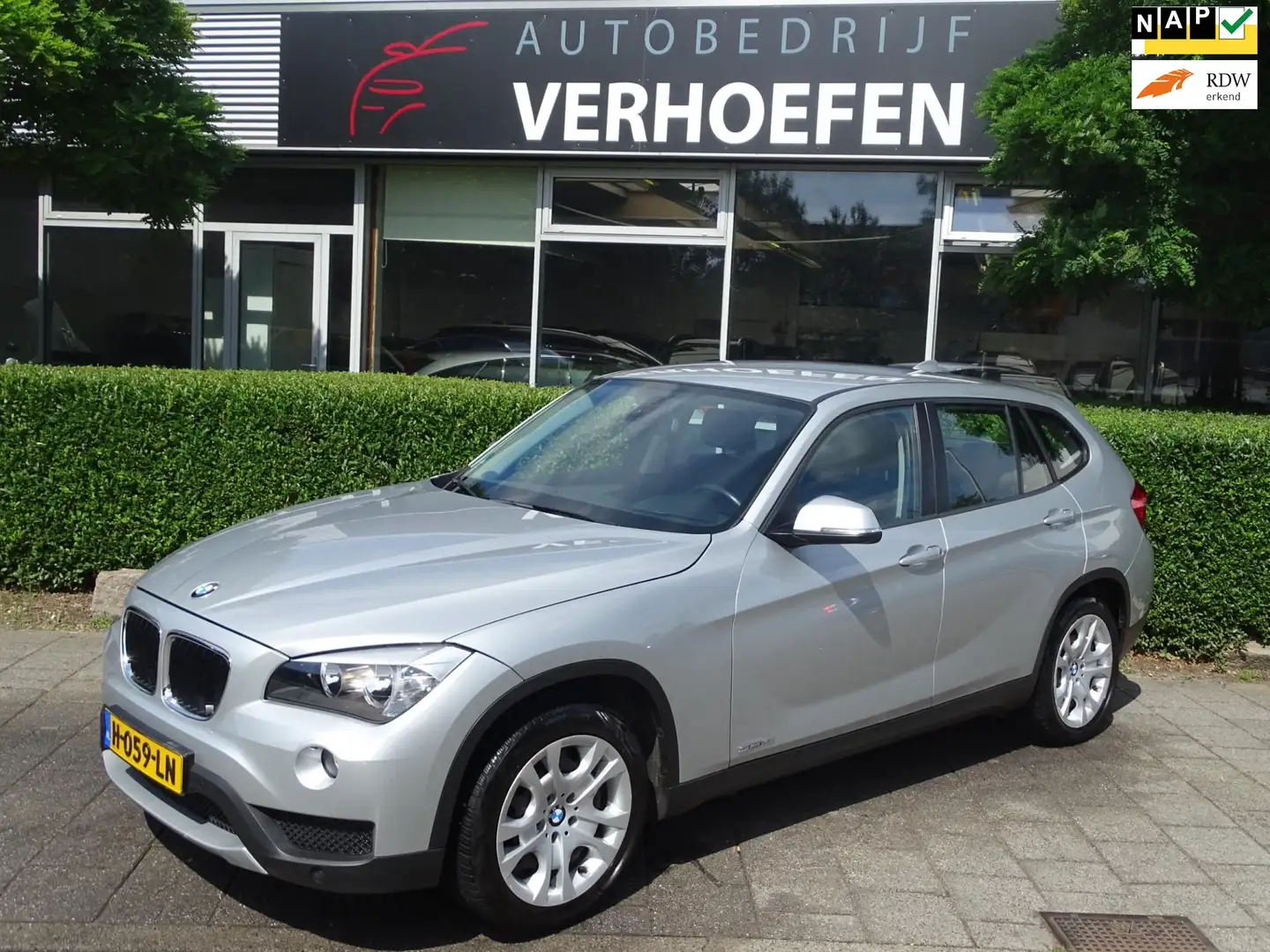 BMW X1 SDrive18i - AUTOMAAT - NAVIGATIE - TREKHAAK - LEDE Grijs - 1